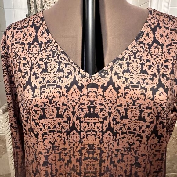 Unbranded. Size 2XL. Stretch. Border Print. Long Sleeve. Pullover Top. B66 - Picture 2 of 4
